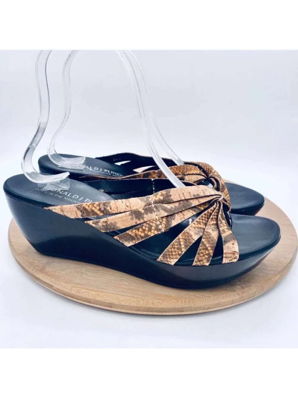 Donald J Pliner Sandals Womens 8 Brown Leather Strappy Wedge Thong Italy